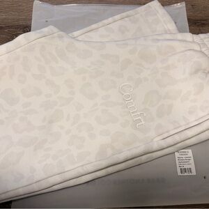 Comfrt Women's White Joggers